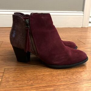 Like New Vionic Burgundy Ankle Boots